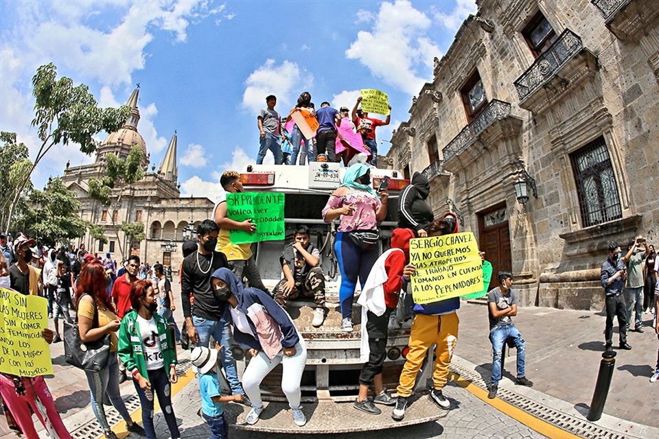 Los pepenadores y recolectores llegaron a Palacio de Gobierno y cerraron el primer cuadro de la Ciudad.