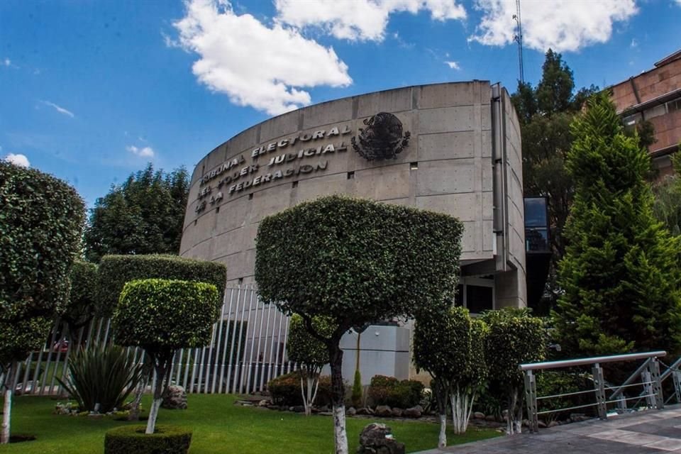 La administración del Tribunal ha sido objeto de disputas internas y diferencias entre la Comisión de Administración y el magistrado presidente José Luis Vargas.