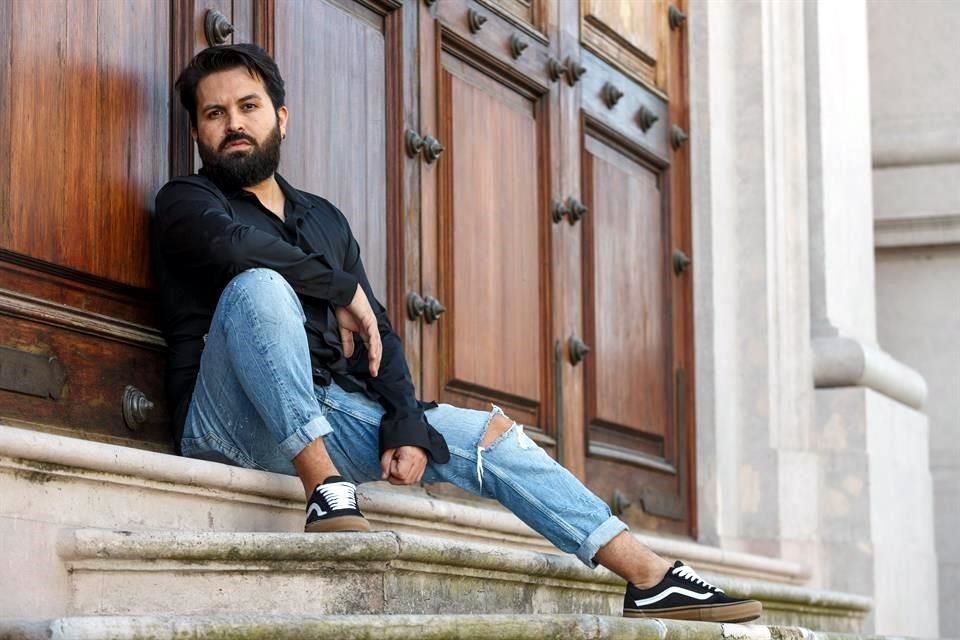 Pavel Cortés es el fundador y director del Premio Maguey.