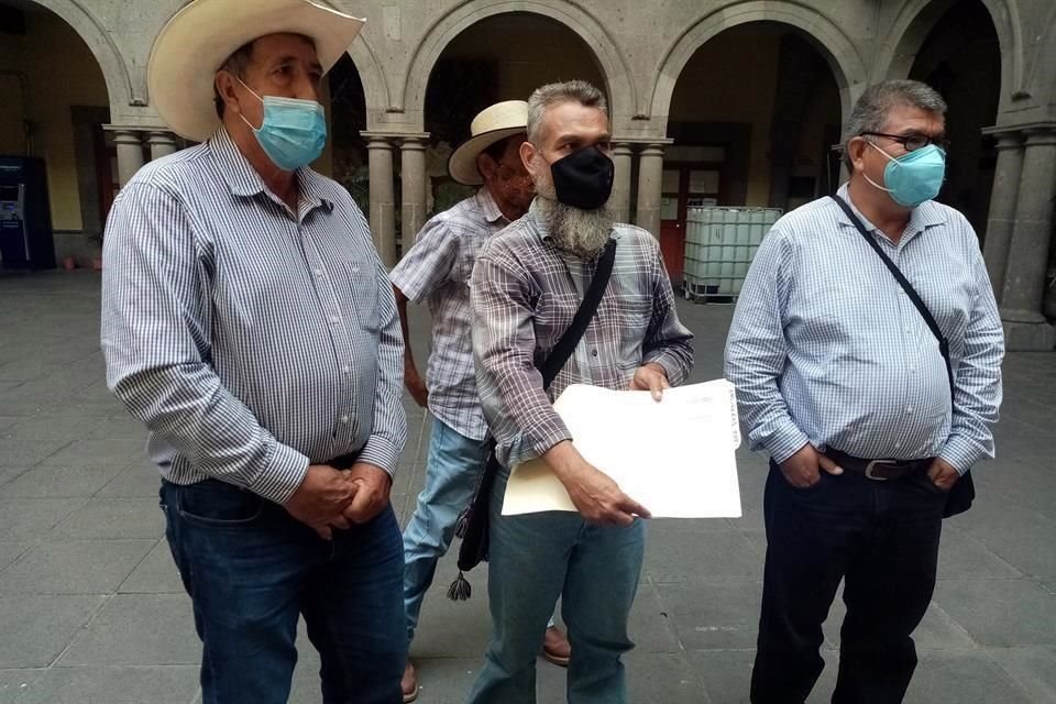 Vecinos inconformes entraron al Palacio Municipal de Zapopan a entregar el pliego petitorio.