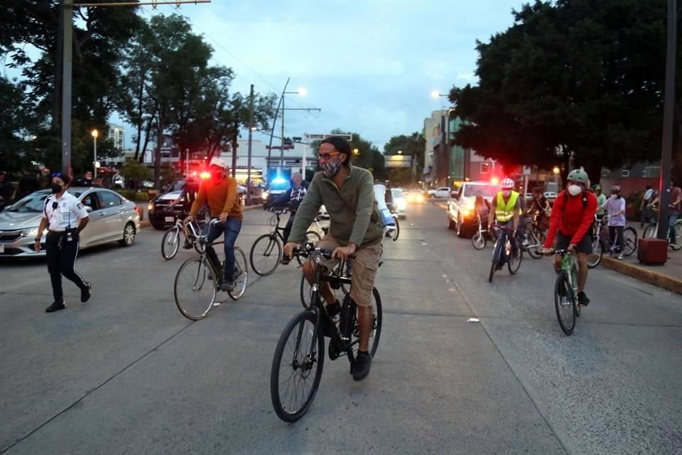 Una rodada para protestar contra la simulación de gobiernos sobre su interés en la crisis climática se realiza esta tarde en Guadalajara.