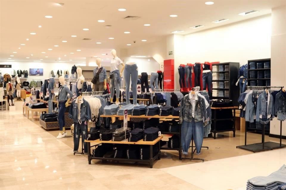 La tienda está distribuida en cuatro pisos.