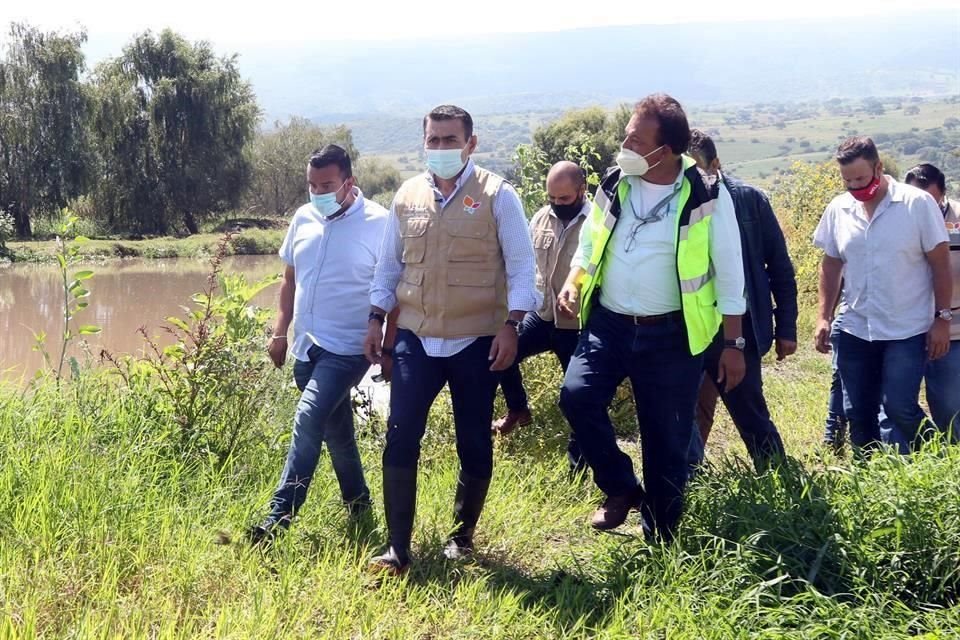 El Alcalde de Tlajomulco, Salvador Zamora, sostiene que la concentración de coliformes fecales ha bajado 93 por ciento de 2018 a la fecha, según estudios que no ha presentado.