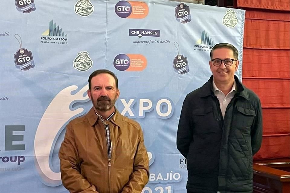 Vicente Gómez, presidente de la Femeleche (izq.), y Alejandro Gutiérrez de Velasco, director del Poliforum León.