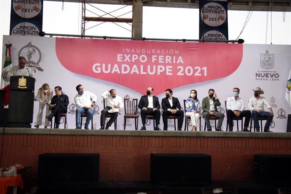 Acompañado de diputados locales, federales, funcionarios estatales y Alcaldes, como Cristina Diaz, de Guadalupe, y Jesús Nava, de Santa Catarina, García inauguró la Expo a las 19:48 horas.