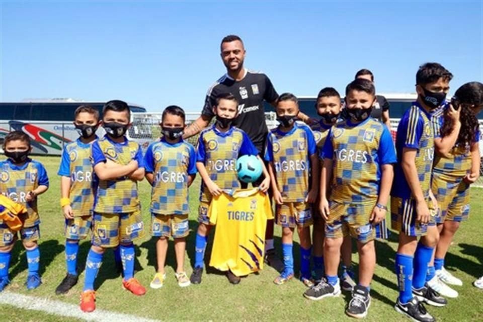 Los Tigres recibieron la visita de Academia Tigres Pasadena en Houston, Texas.