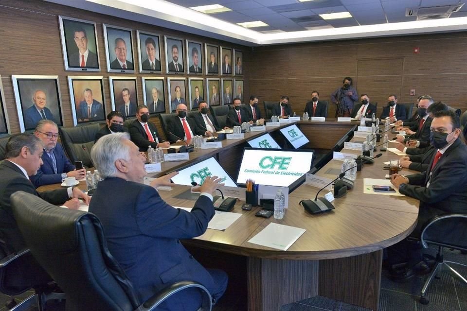 Bartlett se reunió con personal de CFE Suministrador de Servicios Básicos.