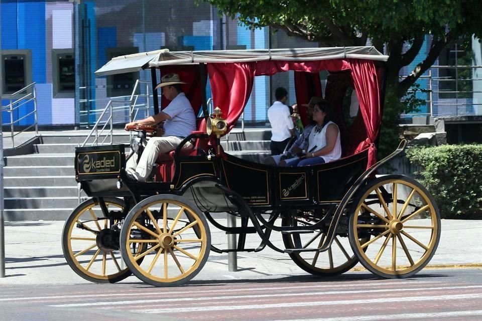El objetivo era que en julio todas las calandrias tiradas por caballos desaparecieran en Guadalajara, y aunque aún no se logra, hay avances.