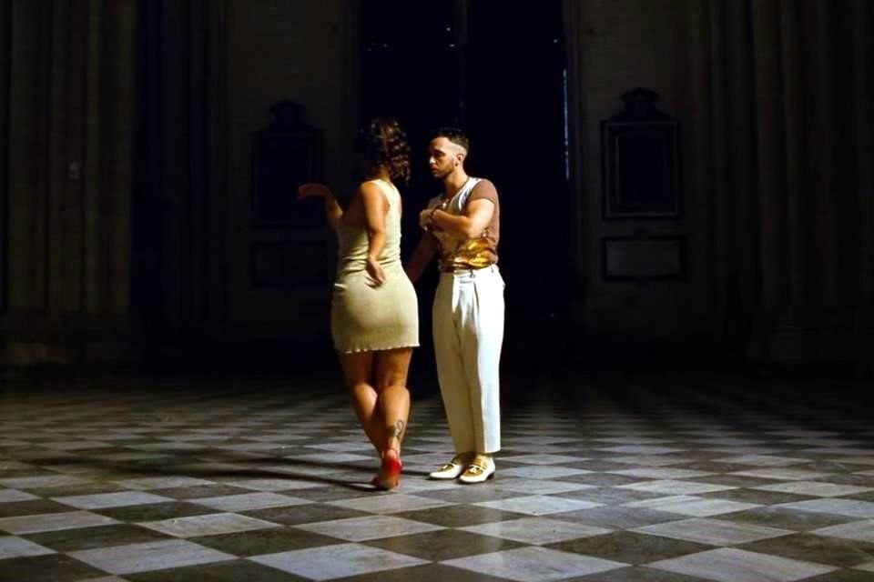 Tangana y Nathy Peluso causan revuelo por un video en la Catedral de Toledo.