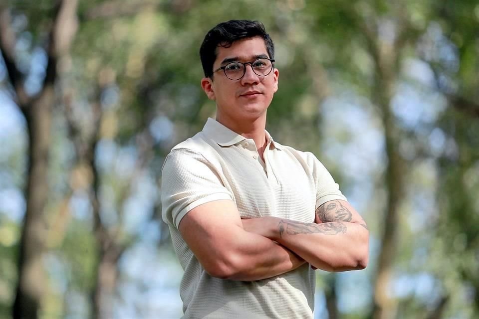 El guerrerense Orlando Mondragón, de 28 años, obtuvo el Premio Internacional Loewe de Poesía 2021. Aborda el dolor, enfermedad y la muerte.