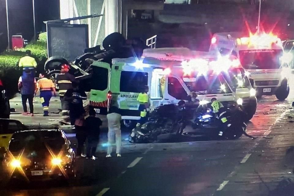 Tres jóvenes perdieron la vida la madrugada de este domingo luego de un choque ocurrido en la Colonia Los Gavilanes, en Tlajomulco.
