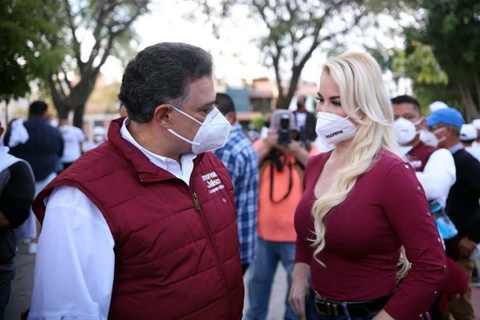 Carlos Lomelí Bolaños y Arisbeth Arellano Aguirre.