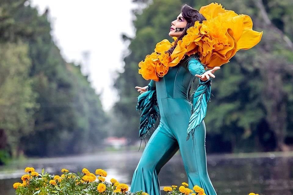 La cantante María León grabó hace unos días en Xochimilco un promocional del Desfile Internacional de Día de Muertos, que se realizará próximamente en la Ciudad de México.