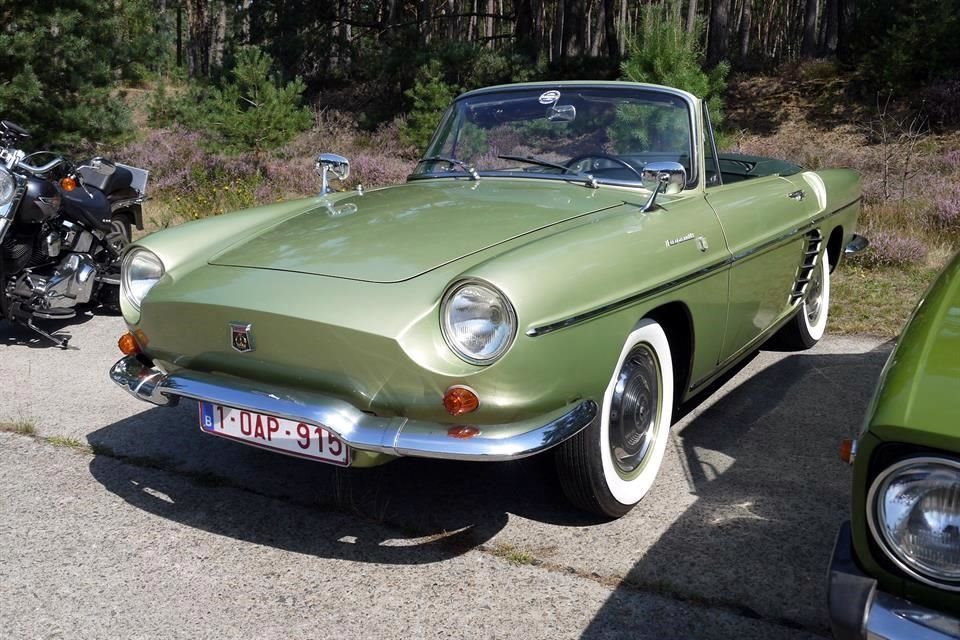 En el modelo de 1962 se incrementó el desempeño del motor pasando a 956 cc y 48 caballos de fuerza.