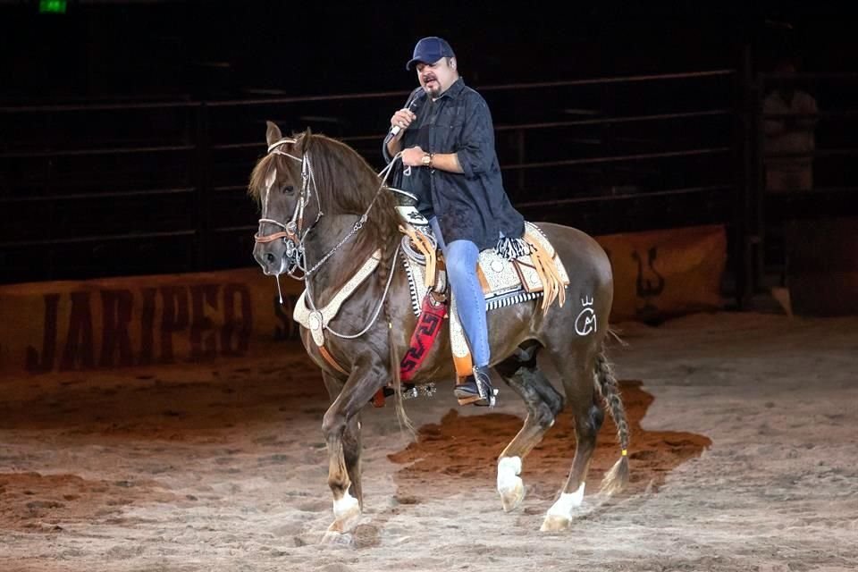 Tanto Pepe como sus hijos Ángela y Leonardo Aguilar probaron el sonido de Jaripeo sin Fronteras para el show en la Arena Ciudad de México.