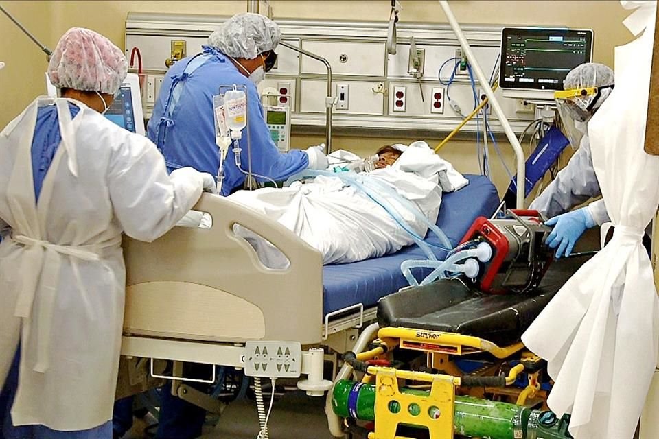 México cuenta con 305 mil 418 médicos en funciones, 10% más que en 2014, pero aún así Ssa ha reportado un déficit en el País de 103 mil.