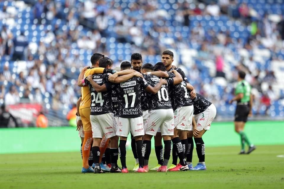 Así saltaron los Rayos del Necaxa al partido.