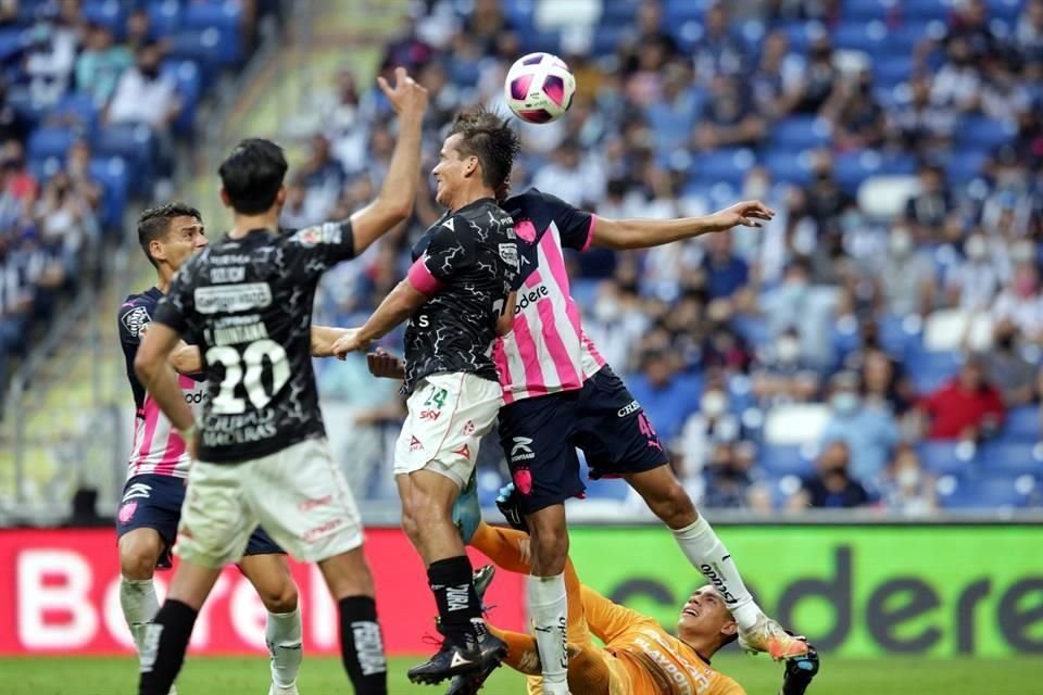Más del triunfo del Necaxa sobre los Rayados.