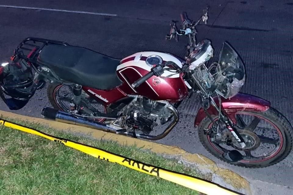 Un motociclista perdió la vida luego de derrapar cuando circulaba por calles de la Colonia Country Club, en Guadalajara.