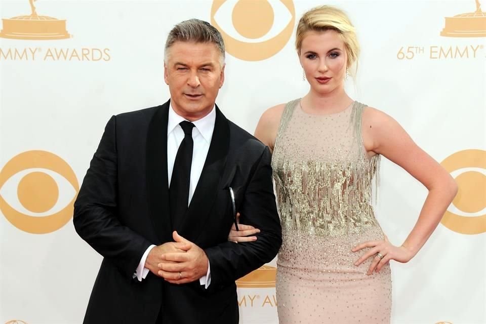 Ireland Baldwin, hija de Alec Baldwin, abandonó sus redes sociales tras el accidente fatal en un set en el que se vio involucrado el actor.