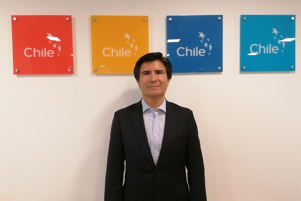 Héctor Echeverría, director comercial y agrícola de la Embajada de Chile en México.