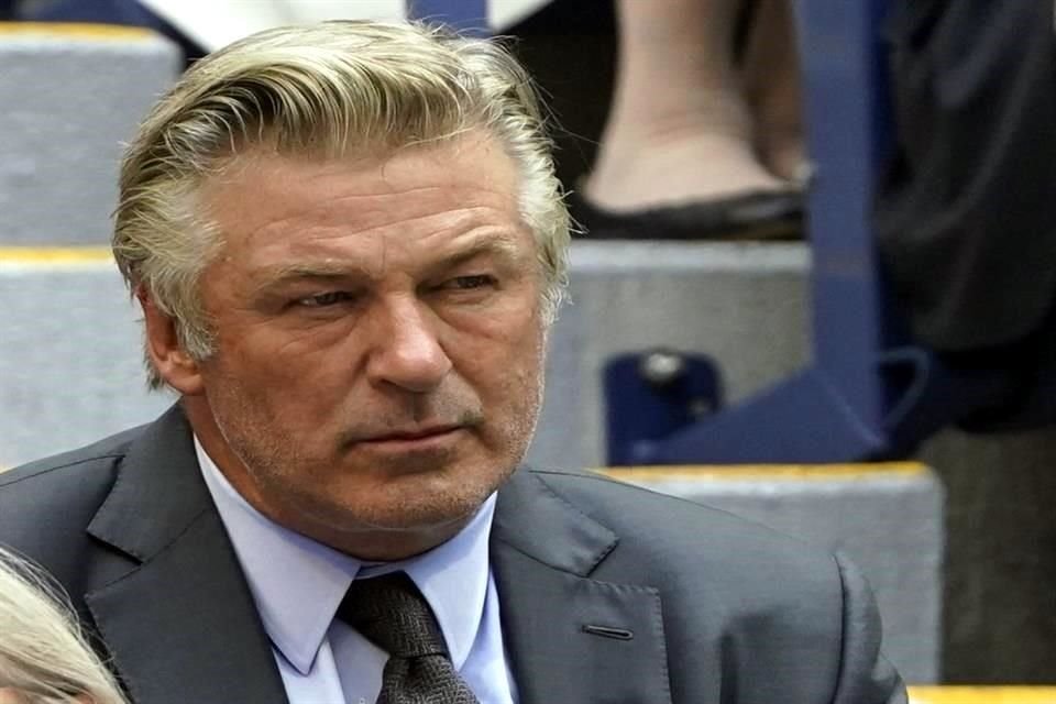 Autoridades informan hallazgos de tiroteo a manos de Alec Baldwin.