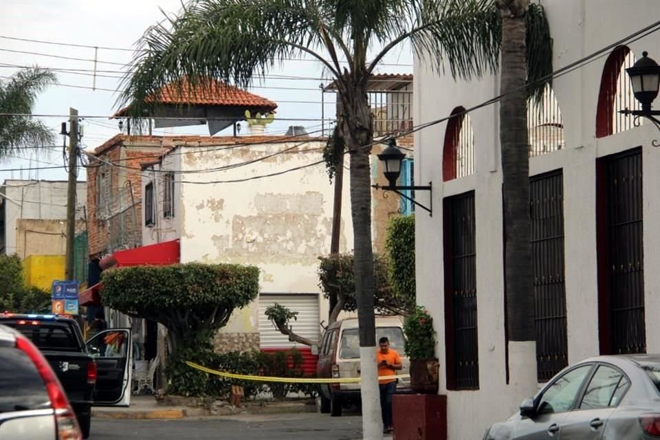Tras dos días de que un auto estuvo  estacionado en la Colonia La Esperanza, vecinos percibieron un fétido olor, que era de un cadáver.