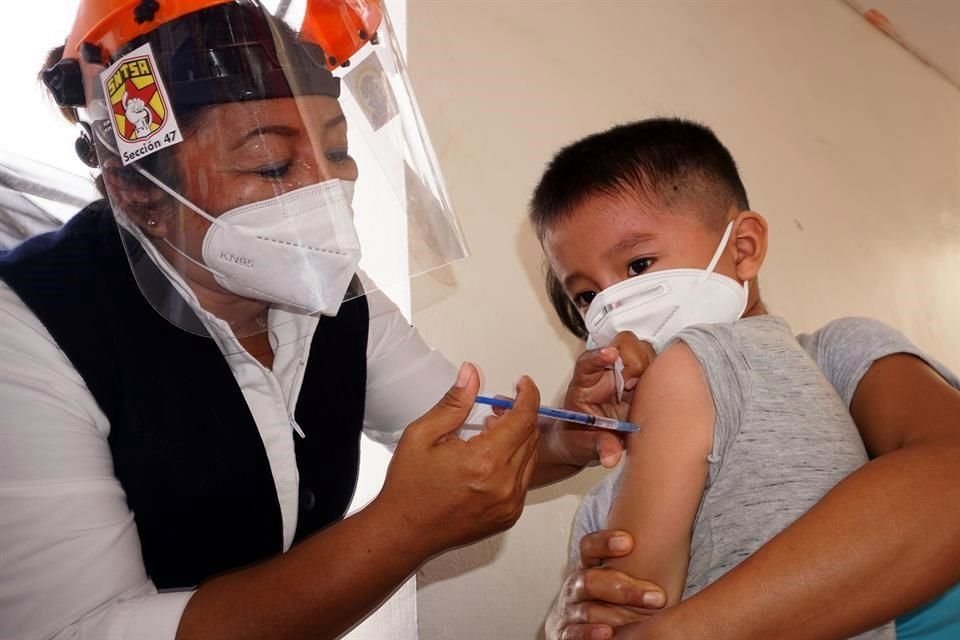El biológico es trivalente, es decir, protege contra influenza AH1N1, AH3N3 y la influenza tipo B.