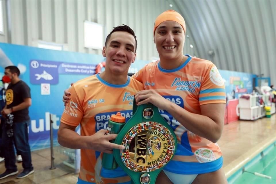 Valdez e Ibáñez tuvieron un reto en la alberca.
