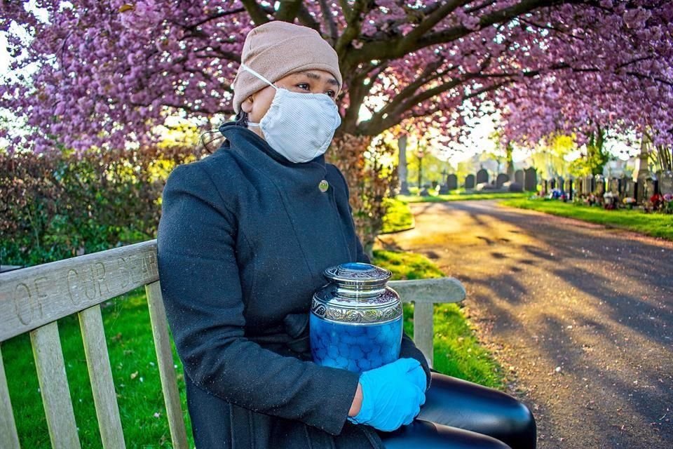 La tanatóloga Gaby Pérez señala cómo aceptar la muerte de un ser querido luego que la pandemia impidiera las ceremonias tradicionales.