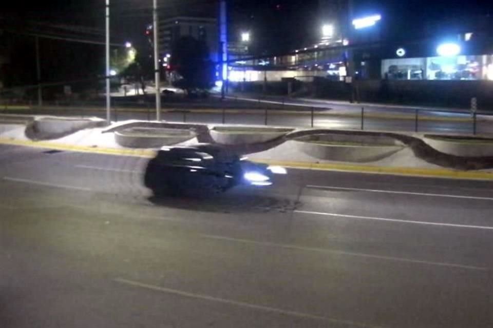 De acuerdo con las cámaras municipales, la camioneta Cayenne entró y salió de San Pedro por la Avenida Lázaro Cárdenas.