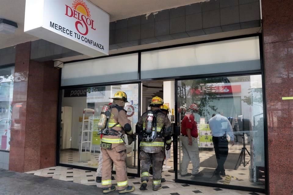 Los hechos fueron reportados a las 07:35 horas en la tienda Del Sol, ubicada en Padre Mier, entre Juárez y Leona Vicario, informó Protección Civil municipal.