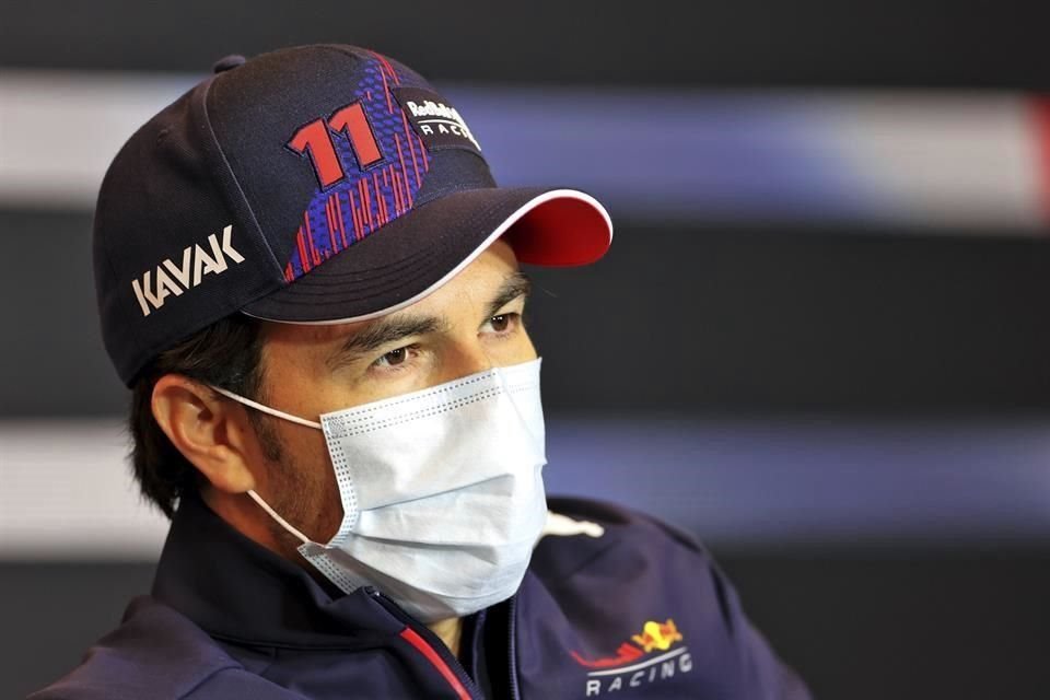 Checo tuvo un accidentado primer día.