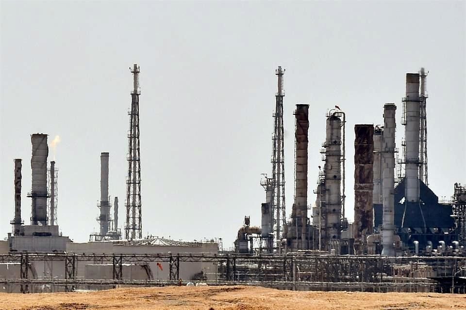 Precios del Brent y WTI suben más de uno por ciento.