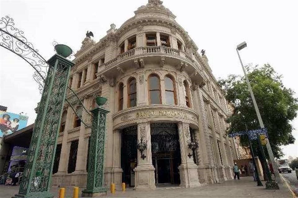 El inmueble del Banco Mercantil de Monterrey se inició el 12 de octubre de 1900 y se inauguró el 31 de diciembre de 1901.