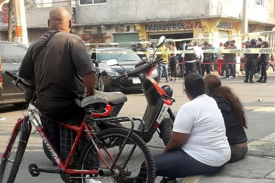 Un joven de aproximadamente 30 años fue asesinado a balazos en la Colonia El Sol, municipio de Nezahualcóyotl