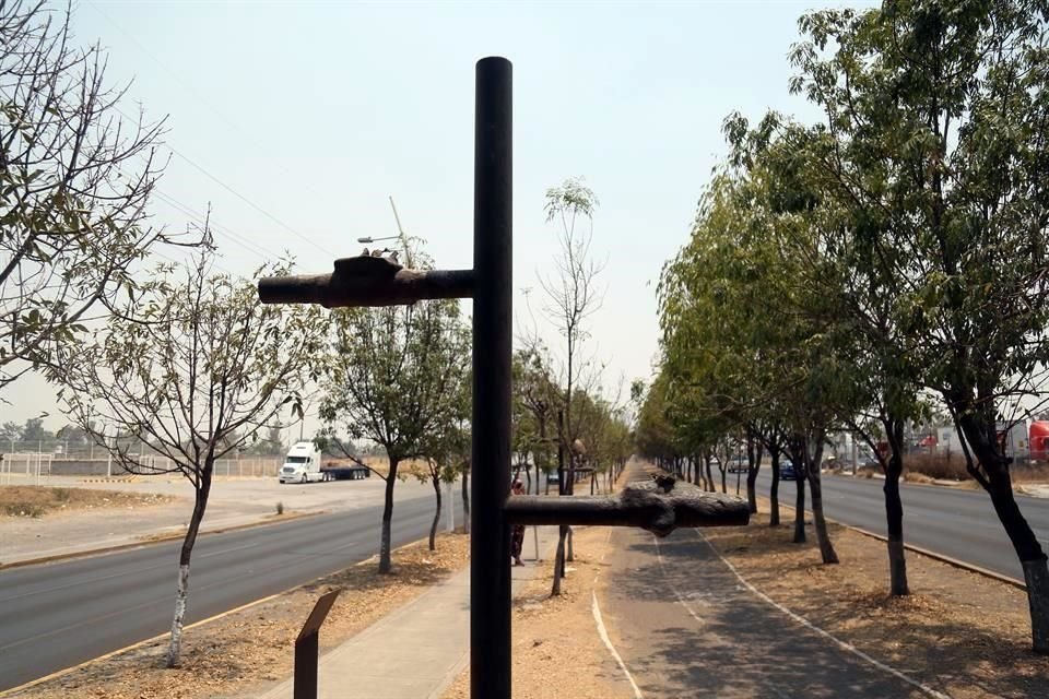 Aquí estaban unas aves, pero fueron arrancadas.