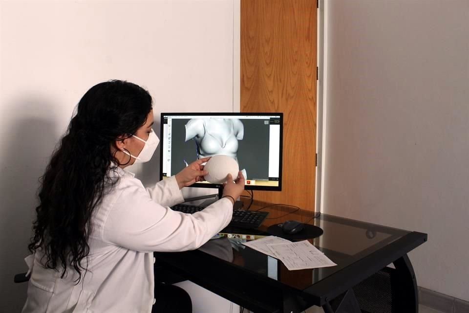 Las prótesis de mama que fabrican en Cali cuestan unos 5 mil pesos.