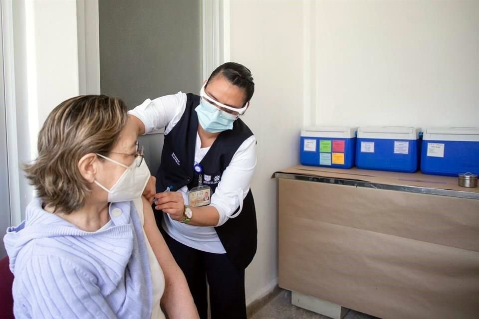Este miércoles inició la vacunación contra la influenza en personal de salud por ser el grupo con mayor riesgo de contagio.