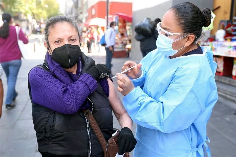 Para que no se junte la pandemia de Covid con muchos casos de influenza, la SSJ inició vacunación intensiva contra esta última enfermedad.