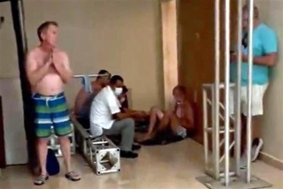 Así se resguardaron turistas hospedados en el Hyatt tras una balacera registrada en la playa del hotel contiguo en Puerto Morelos.