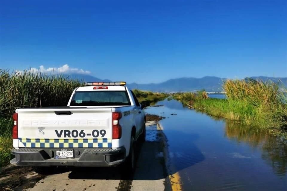 En sus redes sociales, la Policía Vial muestra vehículos con portaplacas.