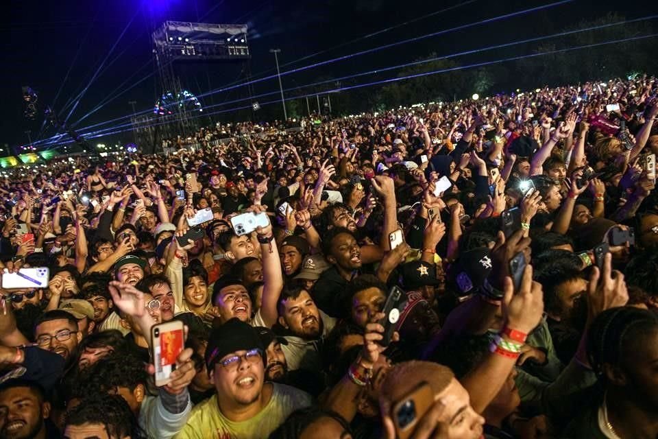 La asistencia al Festival Astroworld se estimó en 50 mil personas.