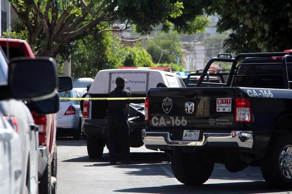 Los vecinos vieron como una camioneta dejó una bolsa negra y luego descubrieron que era un cadáver.