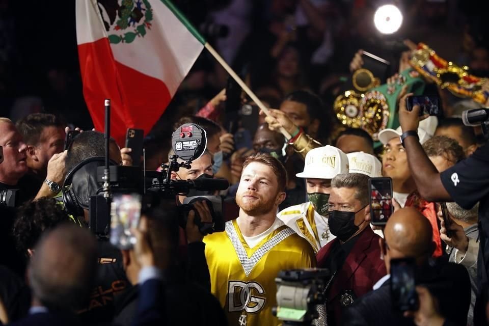 Así salió Canelo a la pelea con Plant.