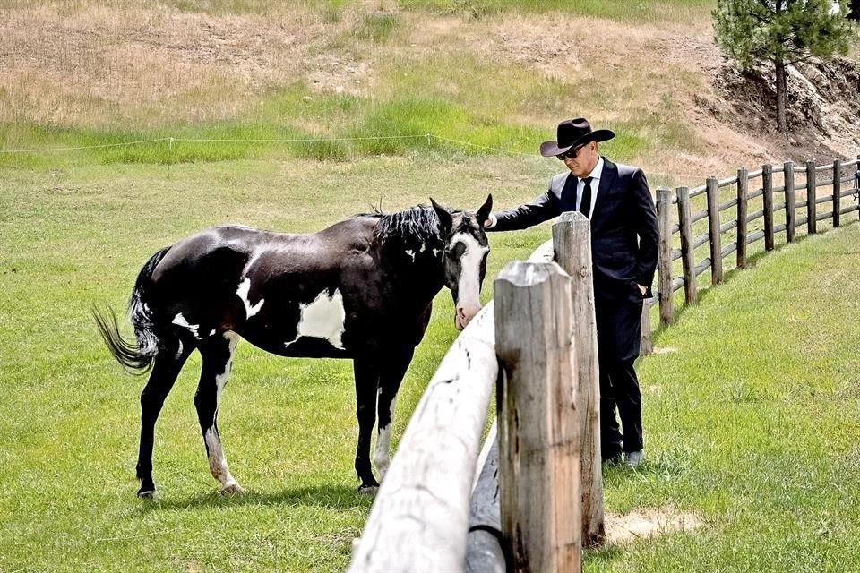 El actor Wes Bentley asegura que protagonizar la serie 'Yellowstone', que estrena su cuarta temporada, lo ha marcado por su extrema crudeza. Wes comparte créditos con Kevin Costner (en foto).