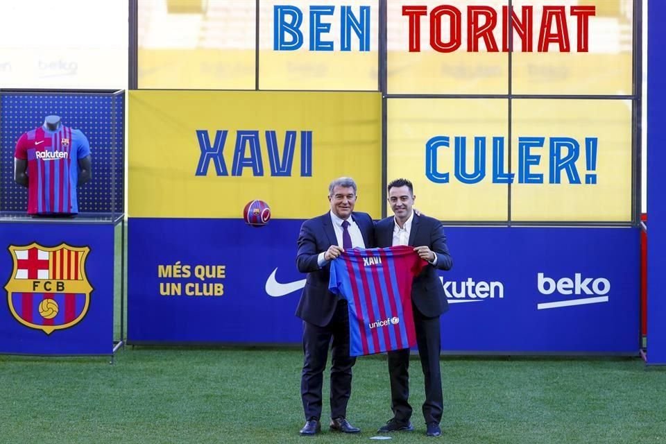 Xavi dirigirá mañana su primer entrenamiento con el Barcelona.