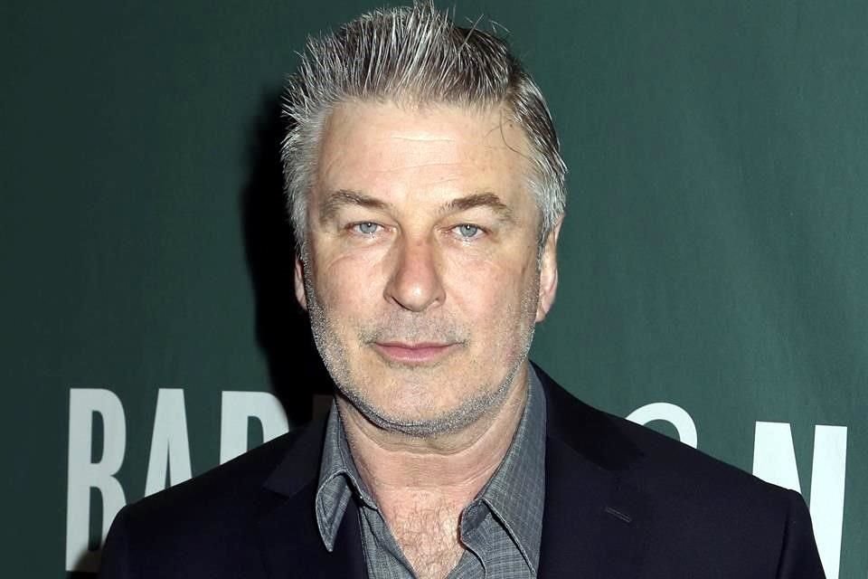 Tras el incidente en 'Rust', Alec Baldwin pidió a la policía hacer revisiones de armas en los sets de filmación por seguridad.