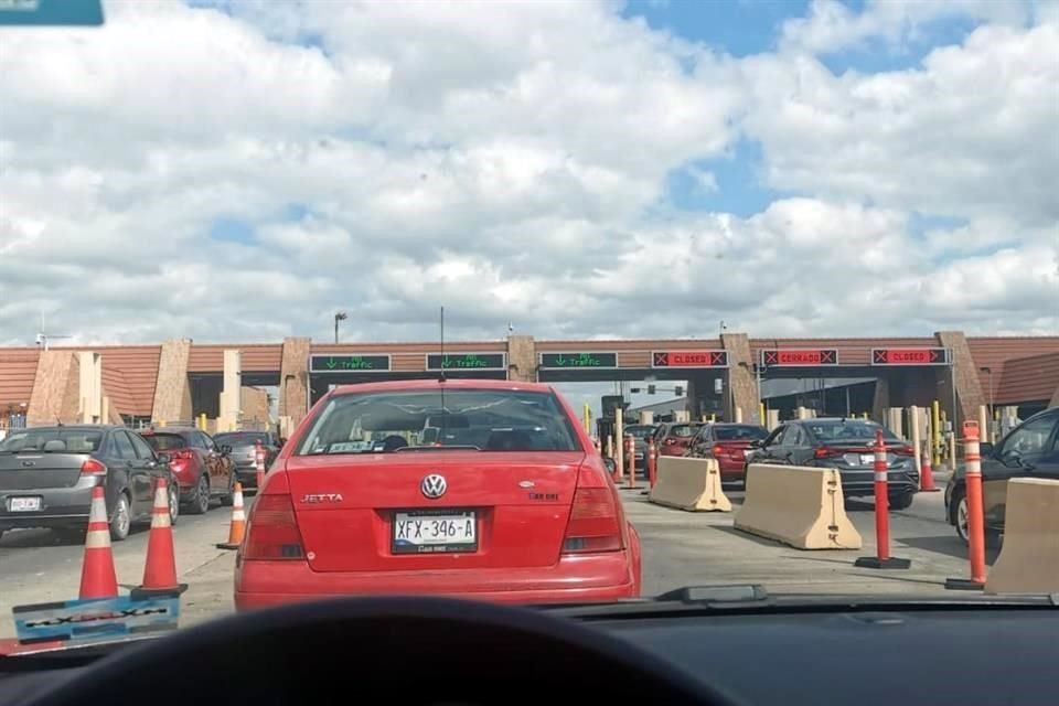 Los cruces internacionales tienen una afluencia vehicular normal.