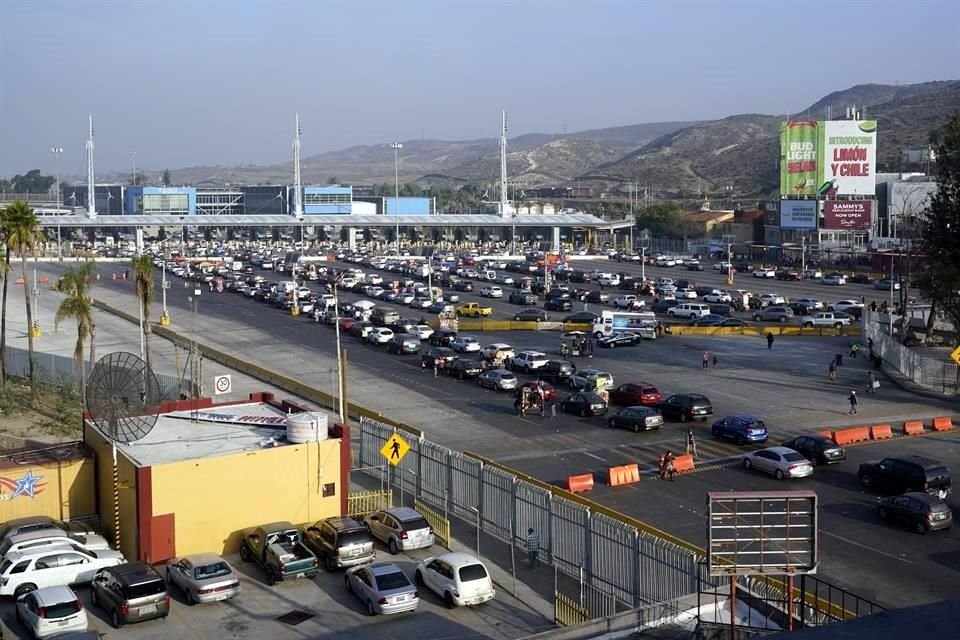 Vista del Puerto de entrada San Ysidro en Tijuana.